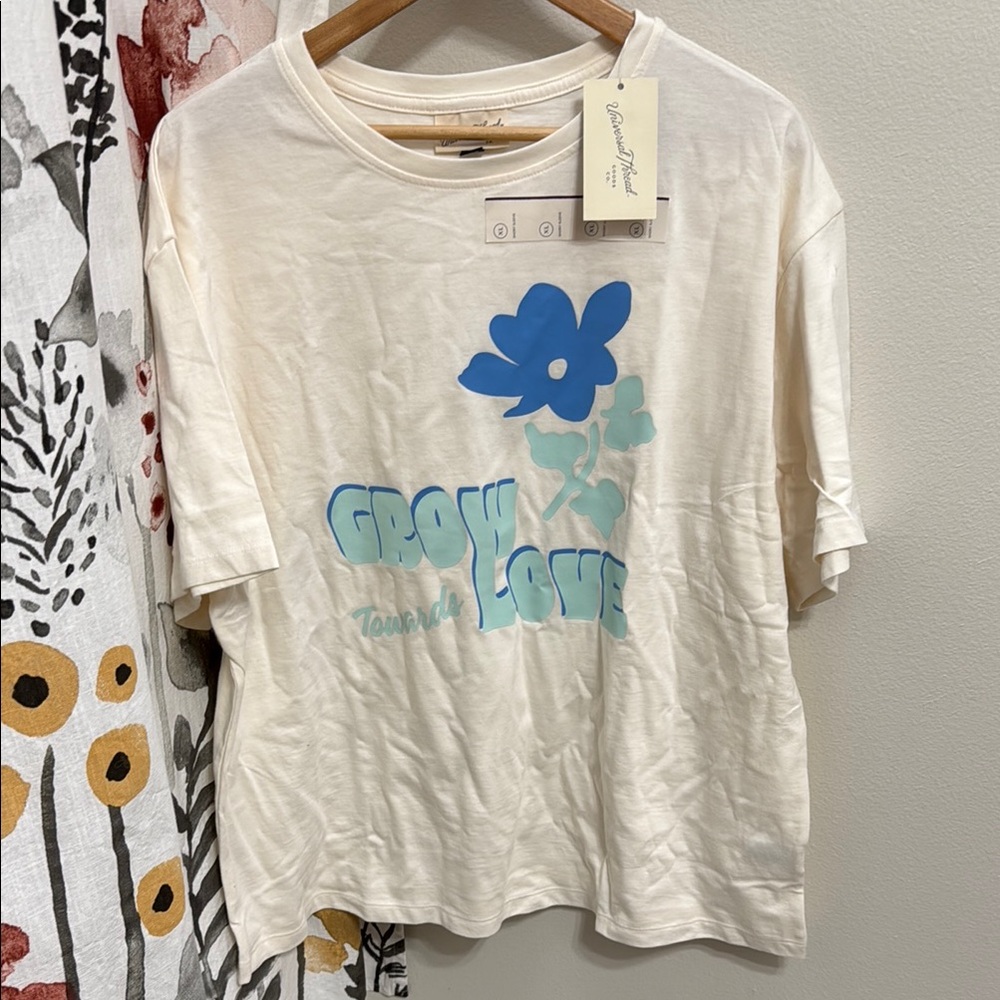 NWT Women’s Universal Thread “Grow Towards Love” Cream short sleeve shirt. Sz XL